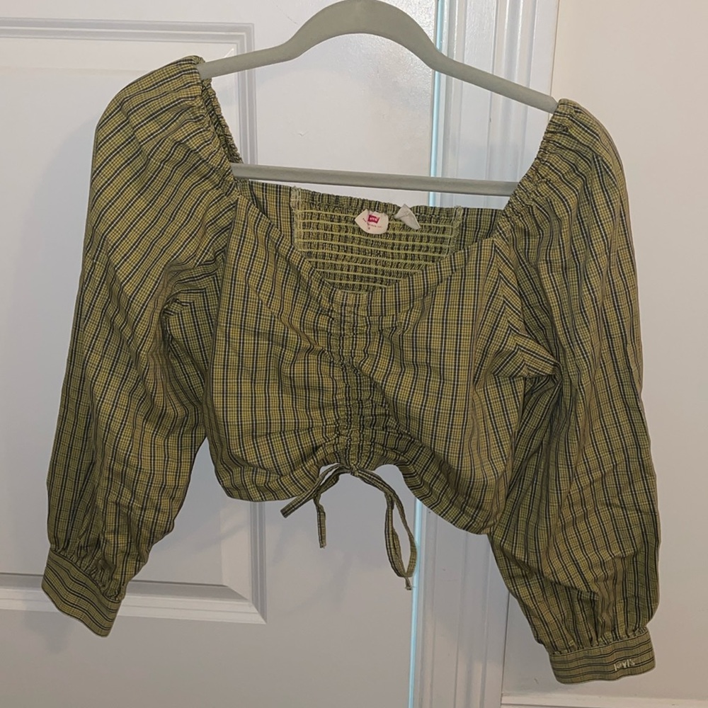 Levi’s long sleeved cropped top